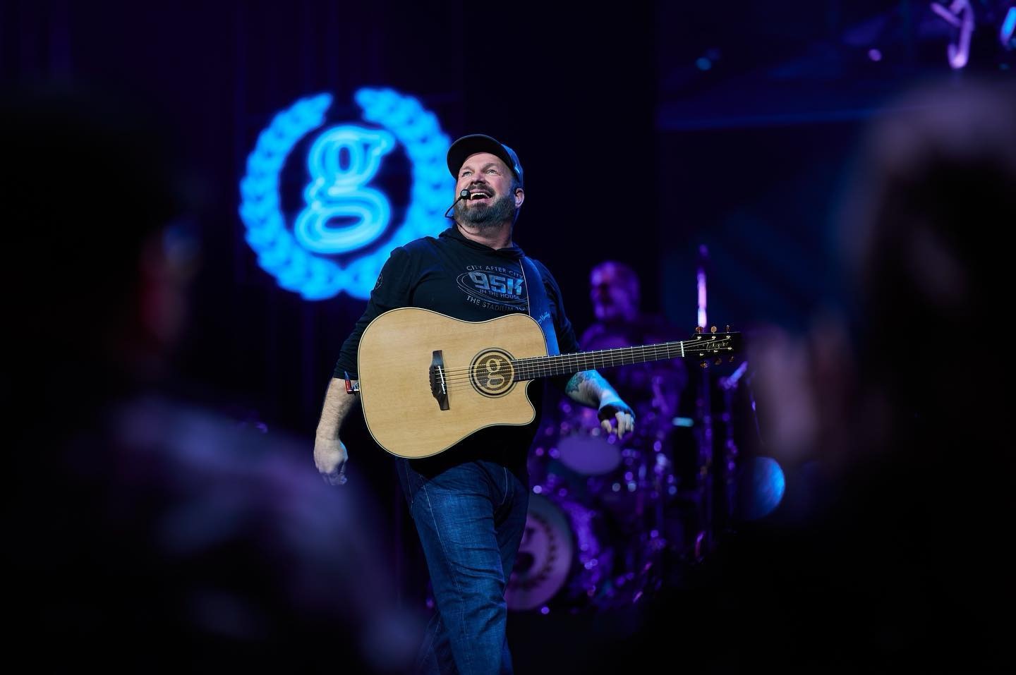 Garth Brooks Net Worth 2024 400M And Counting— Garth Brooks Performs